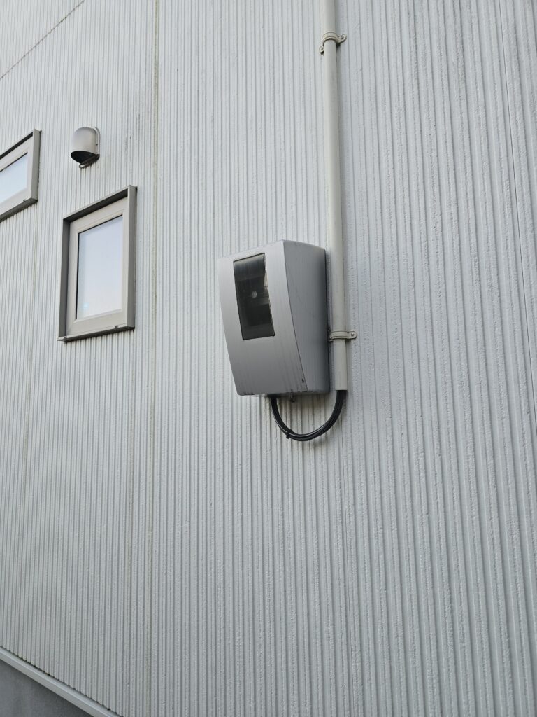 我が家の電気メーターのカバー